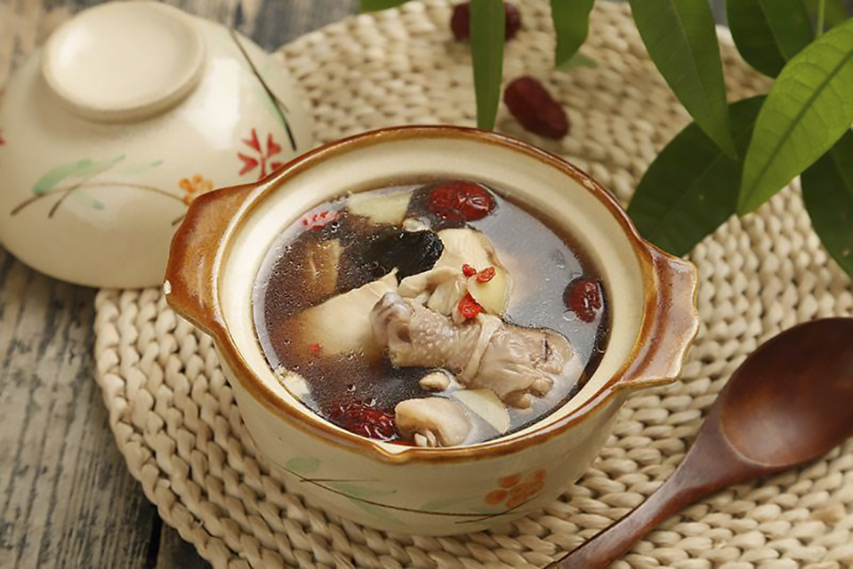 黄精土鸡炖汤赋
