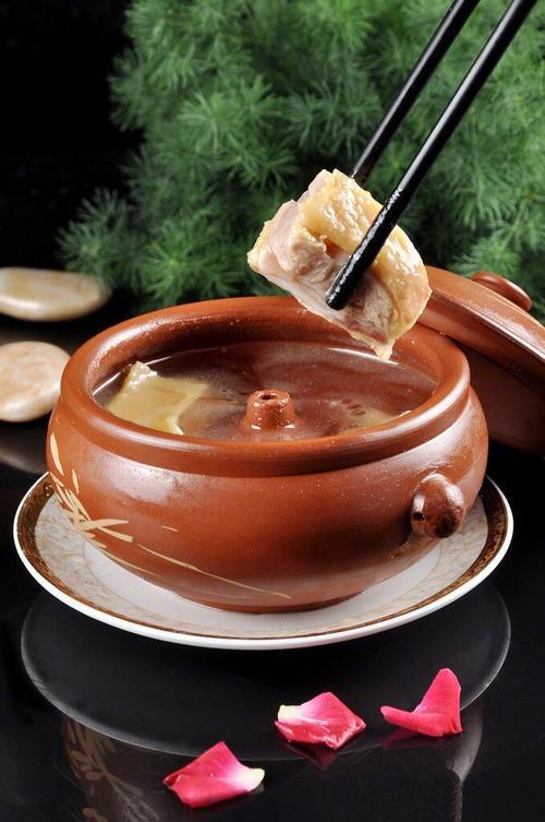 鹧鸪天·黄精土鸡炖汤
